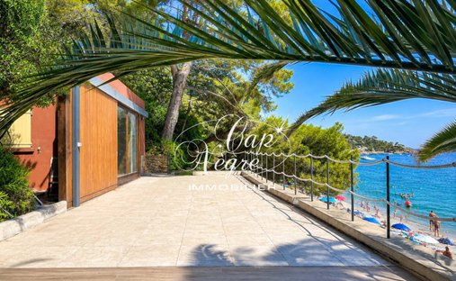 Estate in Le Lavandou, Provence-Alpes-Côte d'Azur, France 1