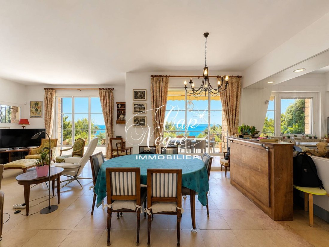 Estate in Le Lavandou, Provence-Alpes-Côte d'Azur, France 5 - 18659743