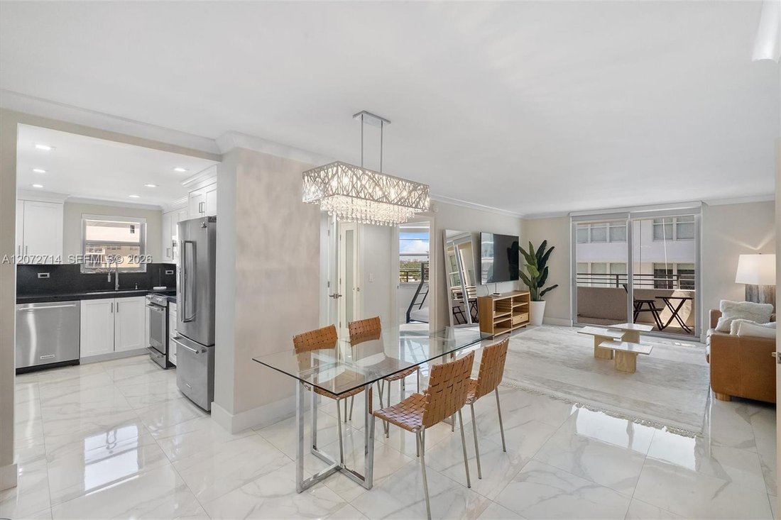 Condo in Miami Beach, Florida, United States 5 - 18698937