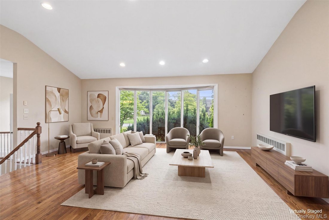 House in Merrick, New York, United States 5 - 18698970