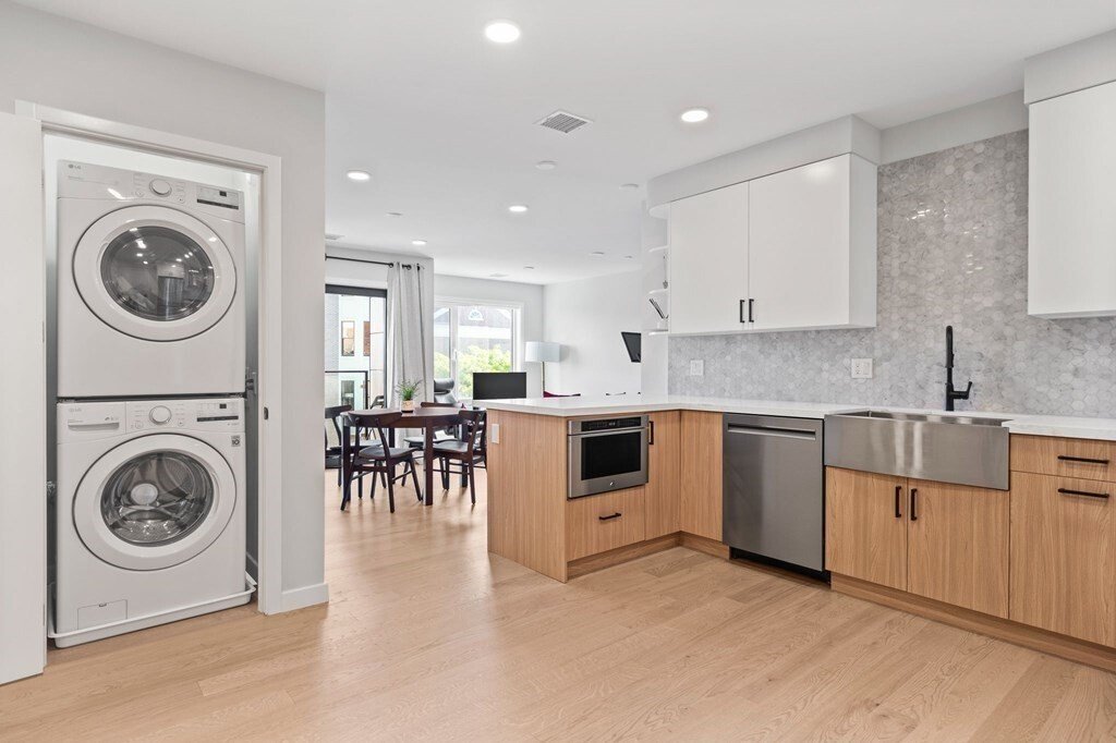 Condo in Boston, Massachusetts, United States 3 - 18698911