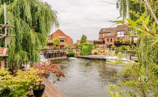 Villa in Marefield, Marlow, England 1