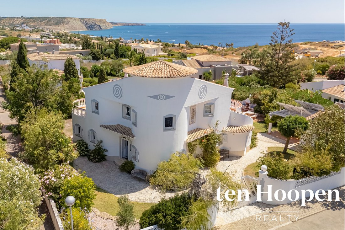 Villa in Praia da Luz, Algarve, Portugal 1 - 18699192