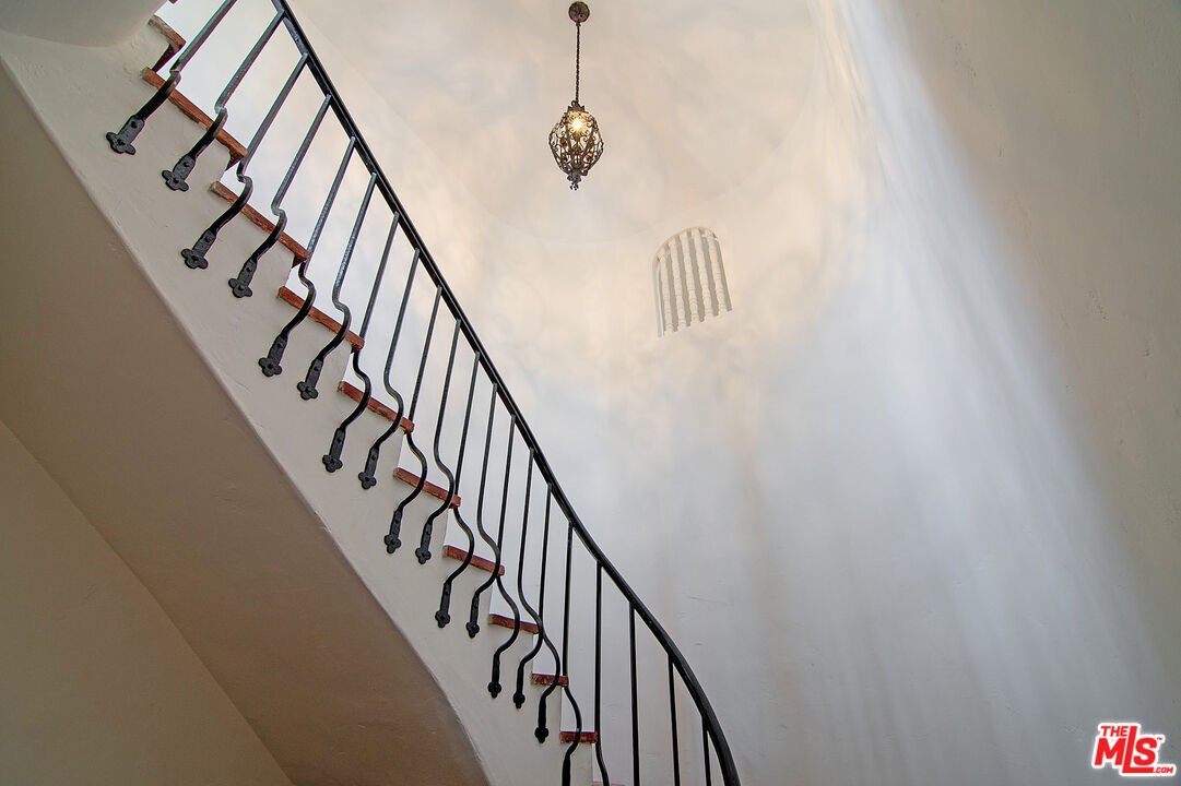 Los Angeles, California, United States 4 - 18698980