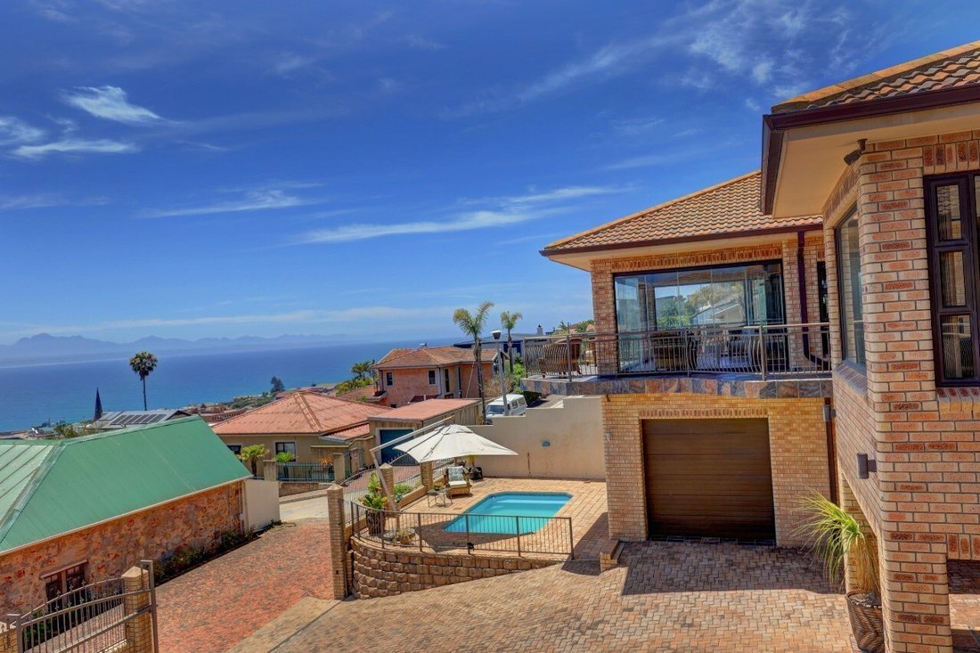 House in Mossel Bay Central, Western Cape, South Africa 1 - 18697841