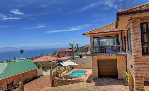 House in Mossel Bay Central, Western Cape, South Africa 1