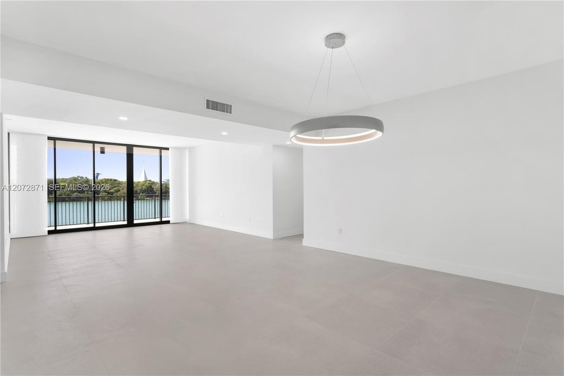 Condo in Miami Beach, Florida, United States 2 - 18698960