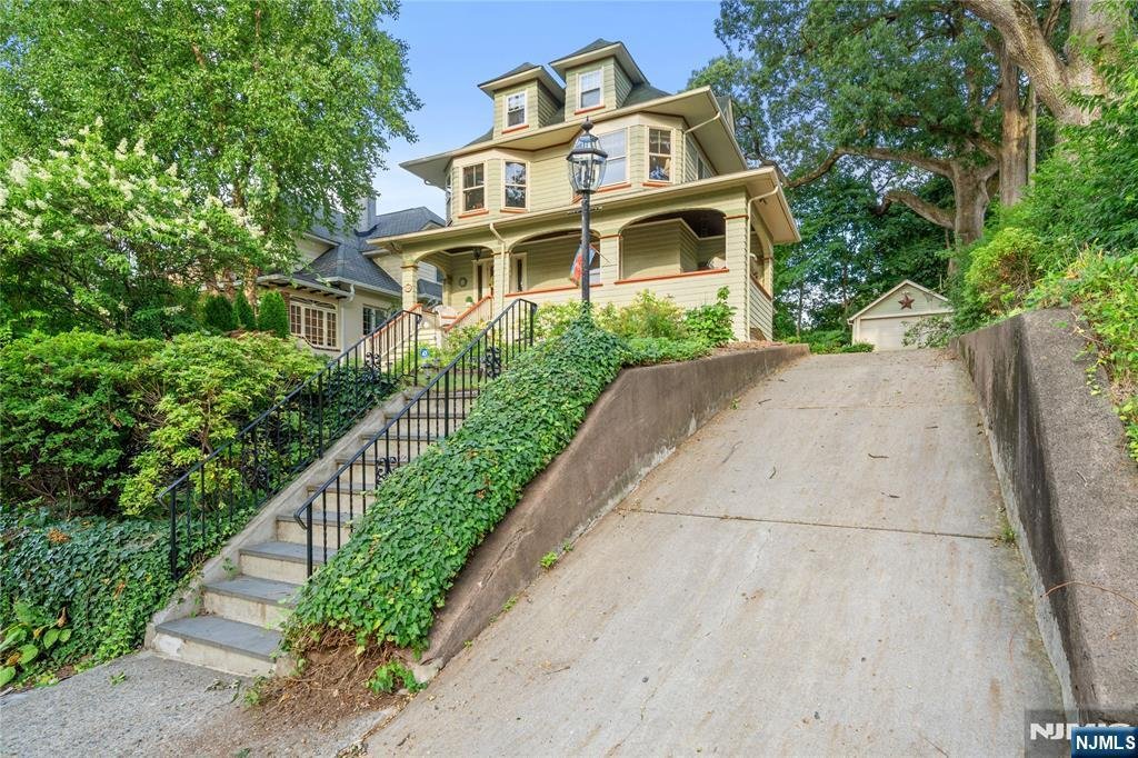 House in Nutley, New Jersey, United States 3 - 18697975