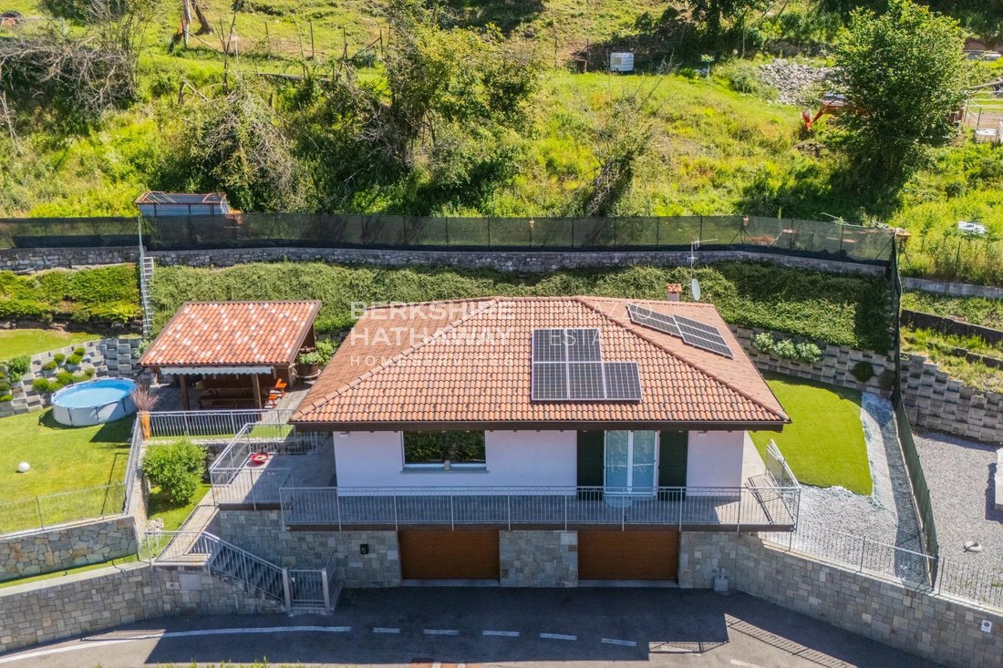 Villa in Blessagno, Lombardy, Italy 2 - 18696318