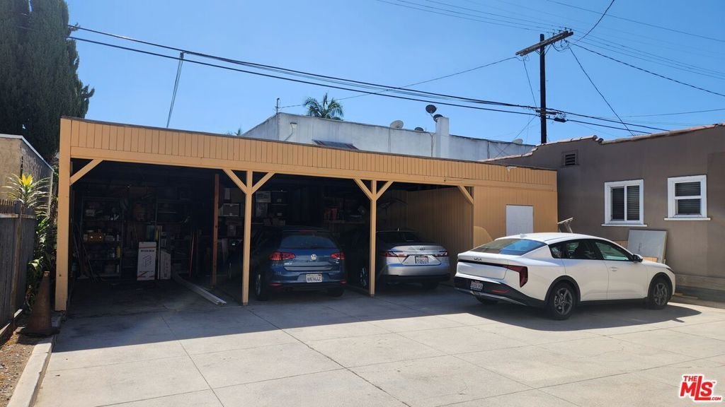 Los Angeles, California, United States 3 - 18697064