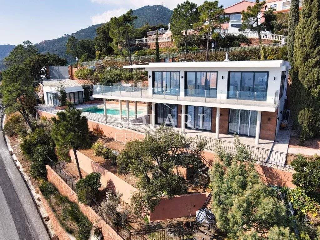 House in Théoule-sur-Mer, Provence-Alpes-Côte d'Azur, France 4 - 15664228