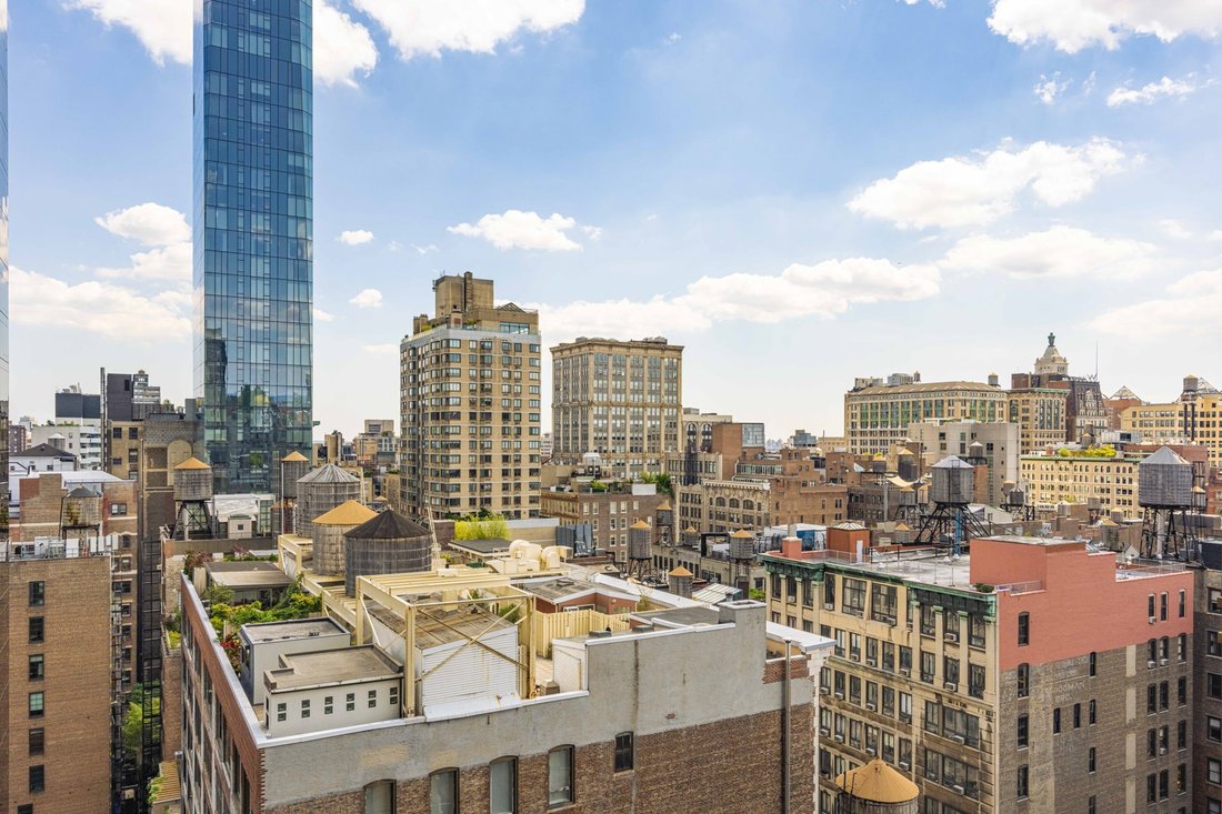 New York, New York, United States 5 - 18698880