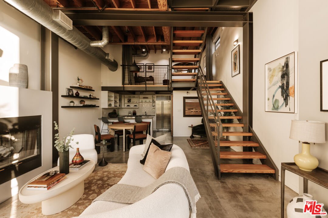 Condo in Los Angeles, California, United States 1 - 18698882