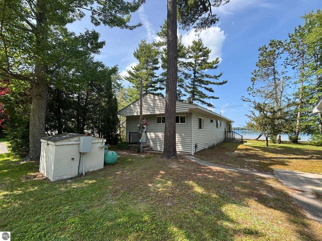 House in Elk Rapids, Michigan, United States 3 - 18697473