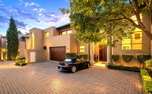 Haus in Hurlingham, Sandhurst, Gauteng 1