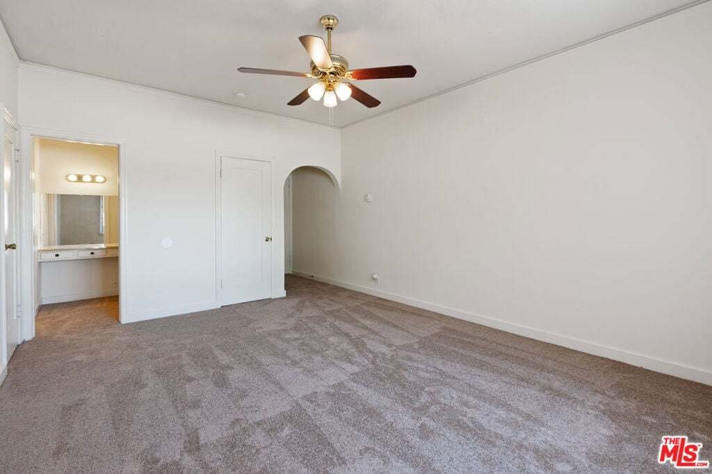 Los Angeles, California, United States 5 - 18697056