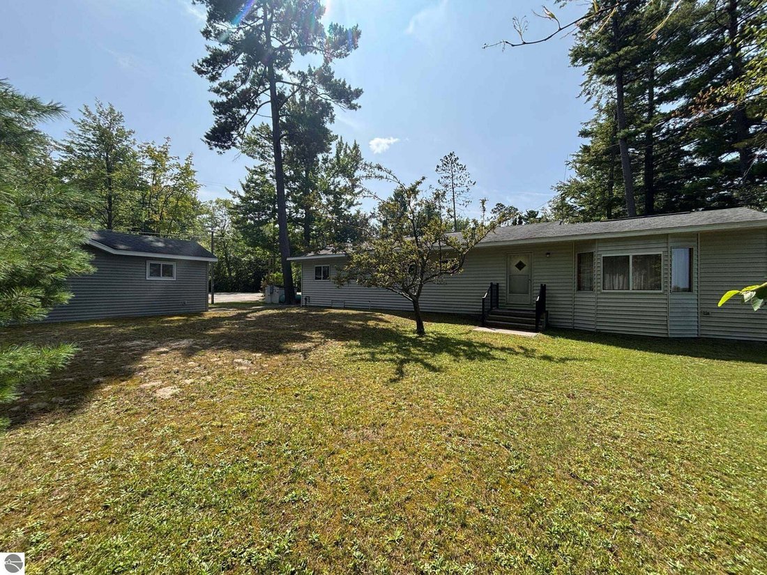 House in Elk Rapids, Michigan, United States 4 - 18697473