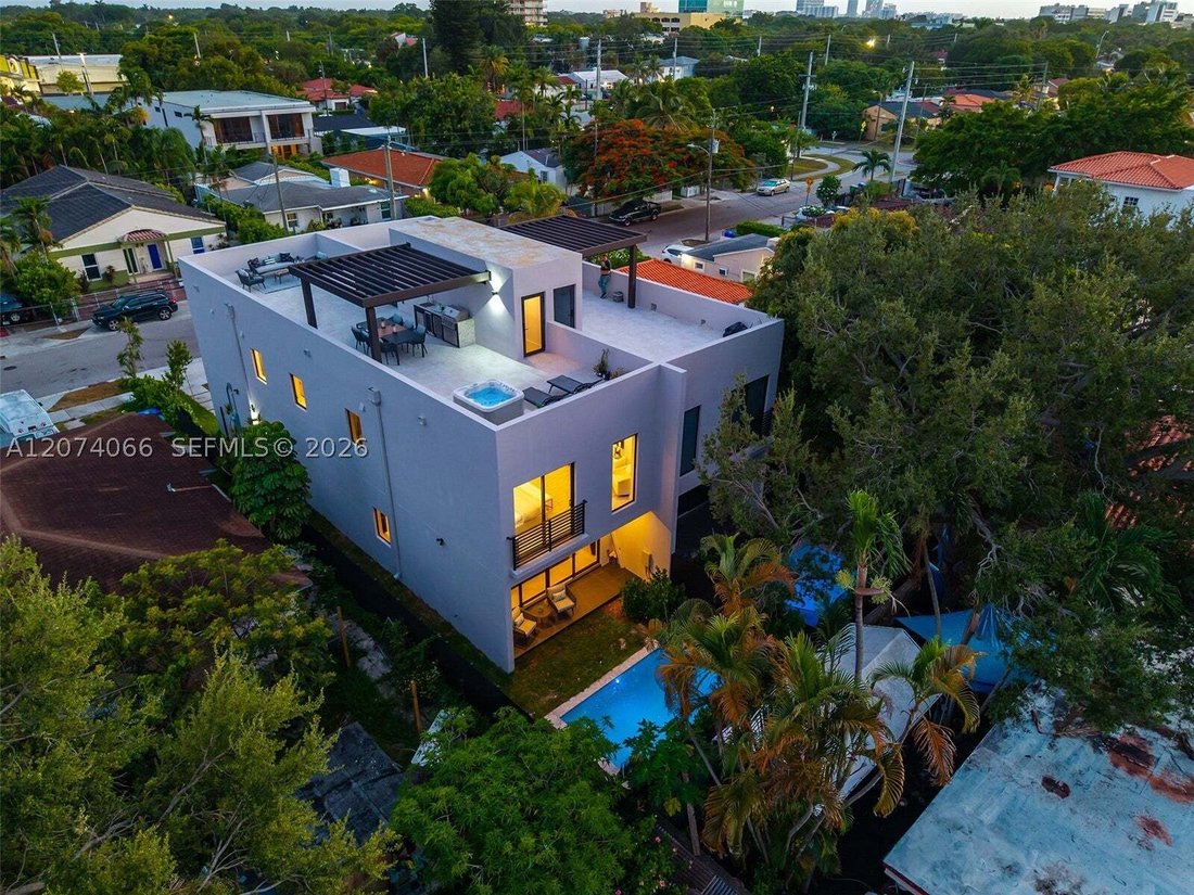Townhouse in Miami, Florida, United States 4 - 18697300