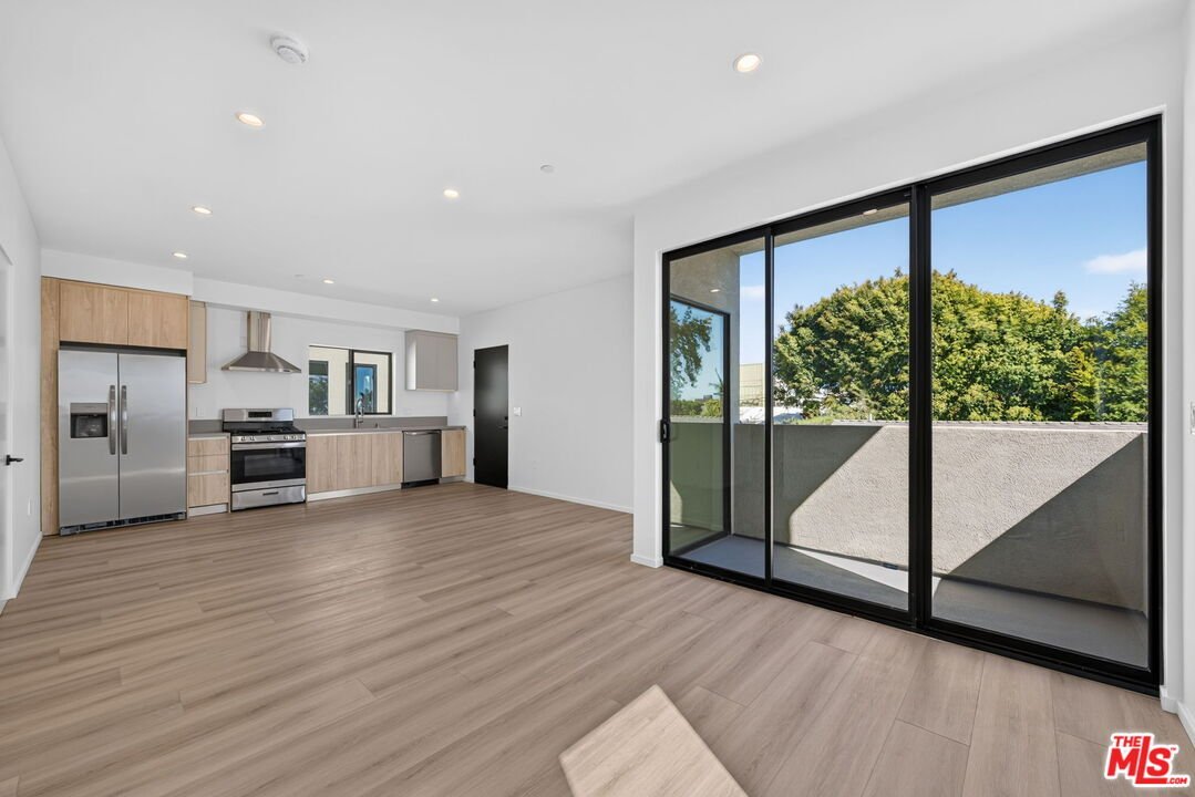 Santa Monica, California, United States 5 - 18698990