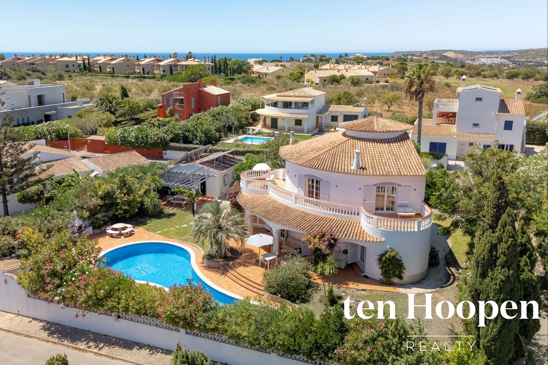 Villa in Luz, Algarve, Portugal 1 - 18699192