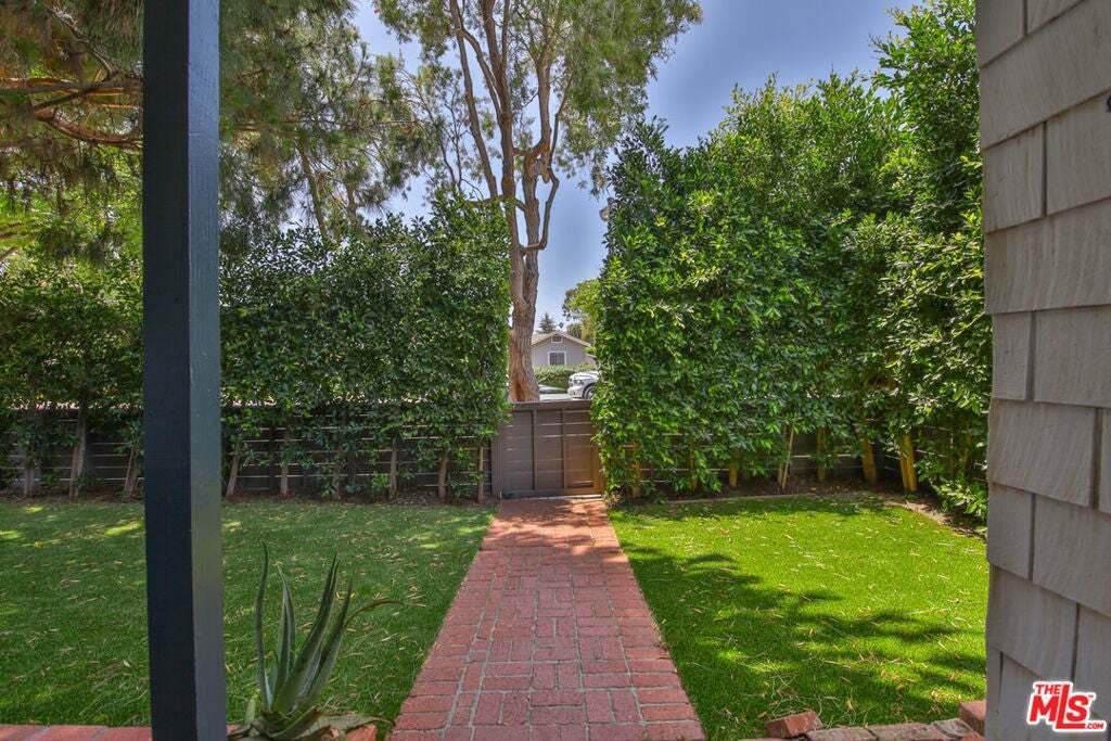 Santa Monica, California, United States 3 - 18697069