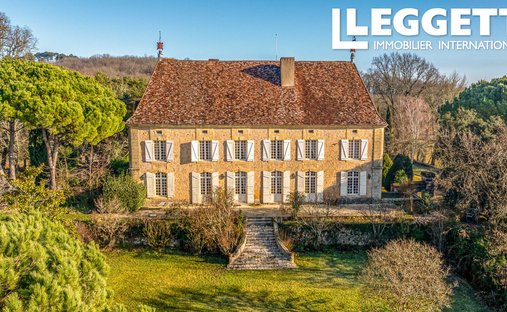 Castle in Pezuls, Nouvelle-Aquitaine, France 1