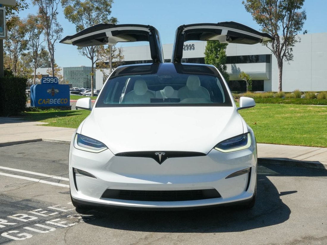 Suv in Costa Mesa, CA, United States 2 - 18679633