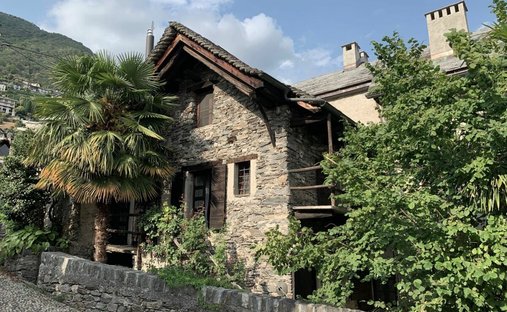 House in Gordola, Ticino, Switzerland 1