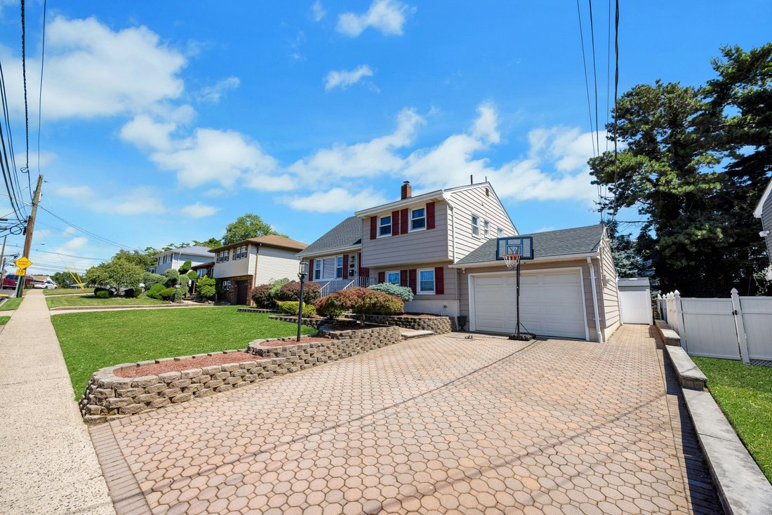 House in Saddle Brook, New Jersey, United States 4 - 18696454