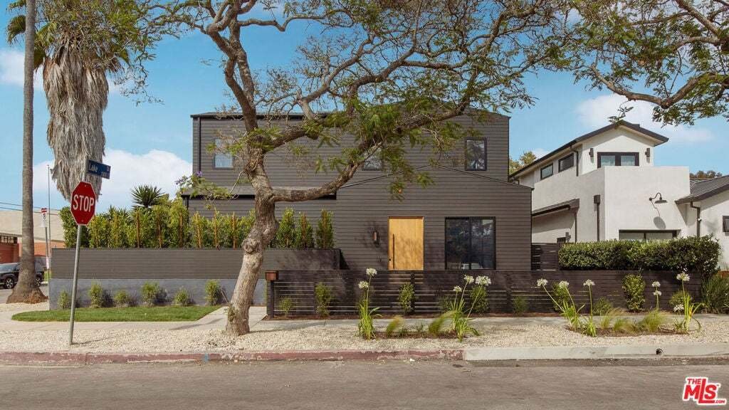 House in Los Angeles, California, United States 3 - 18697025