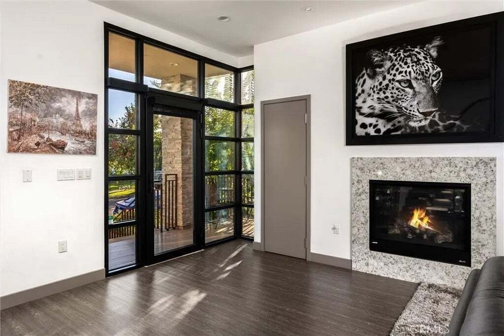 Townhouse in Los Angeles, California, United States 5 - 18698290