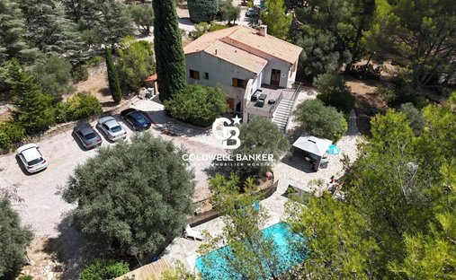 House in Les Freres-Les Cancades-Les Ginestes, Le Beausset, France 1