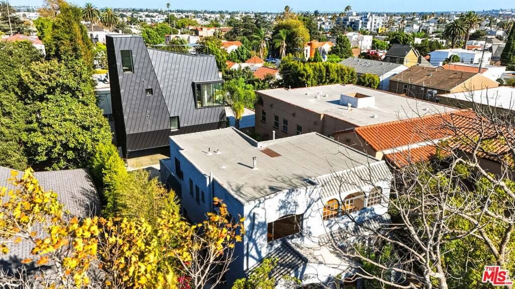 Los Angeles, California, United States 2 - 18697048