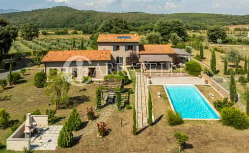Country House in Roccastrada, Tuscany, Italy 1
