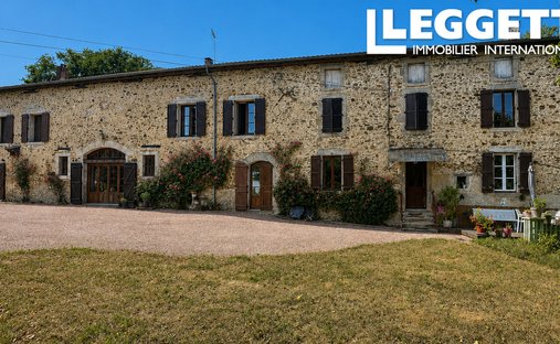 House in Les Salles-Lavauguyon, Nouvelle-Aquitaine, France 1