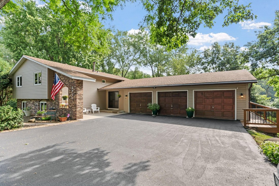 House in Minnetonka, Minnesota, United States 1 - 18699127