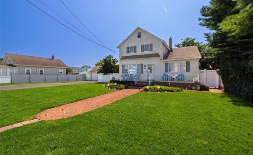 House in Lindenhurst, New York, United States 1