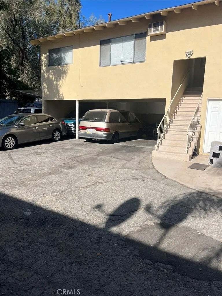 Los Angeles, California, United States 3 - 18698256
