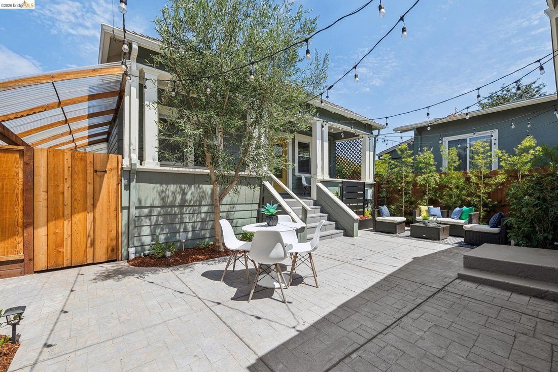 House in Oakland, California, United States 1 - 18698002