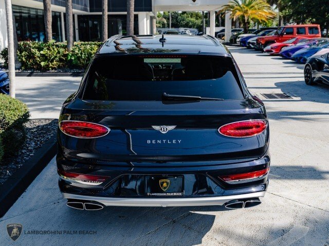 Suv in Palm Beach, FL, United States 4 - 18695992