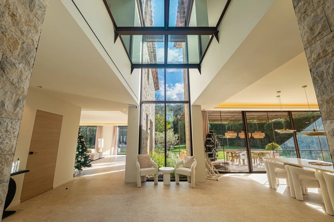 Villa in Mougins, Provence-Alpes-Côte d'Azur, France 1 - 18695954