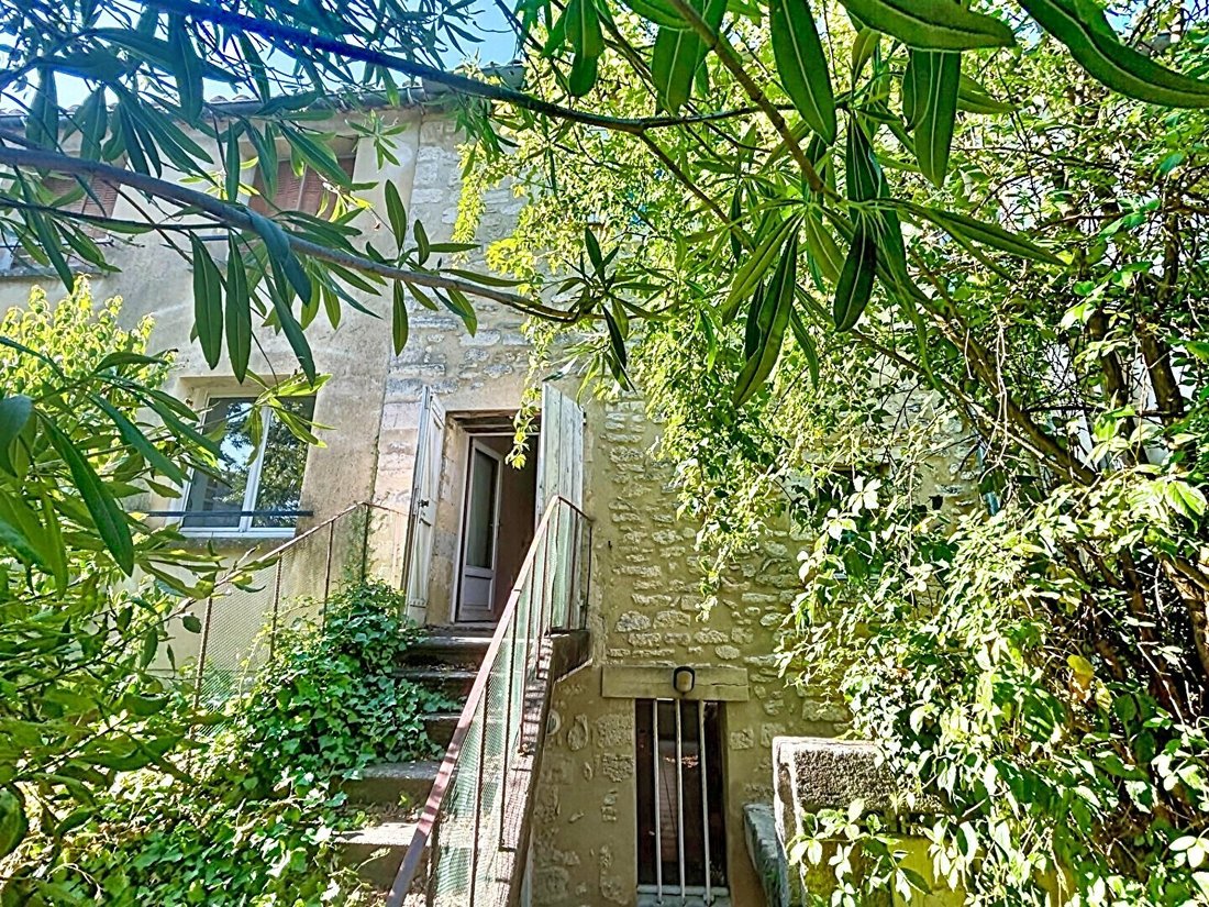 Villa en Uzès, Occitania, Francia 1 - 18405630