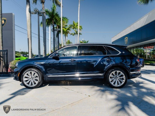 Suv in Palm Beach, FL, United States 2 - 18695992