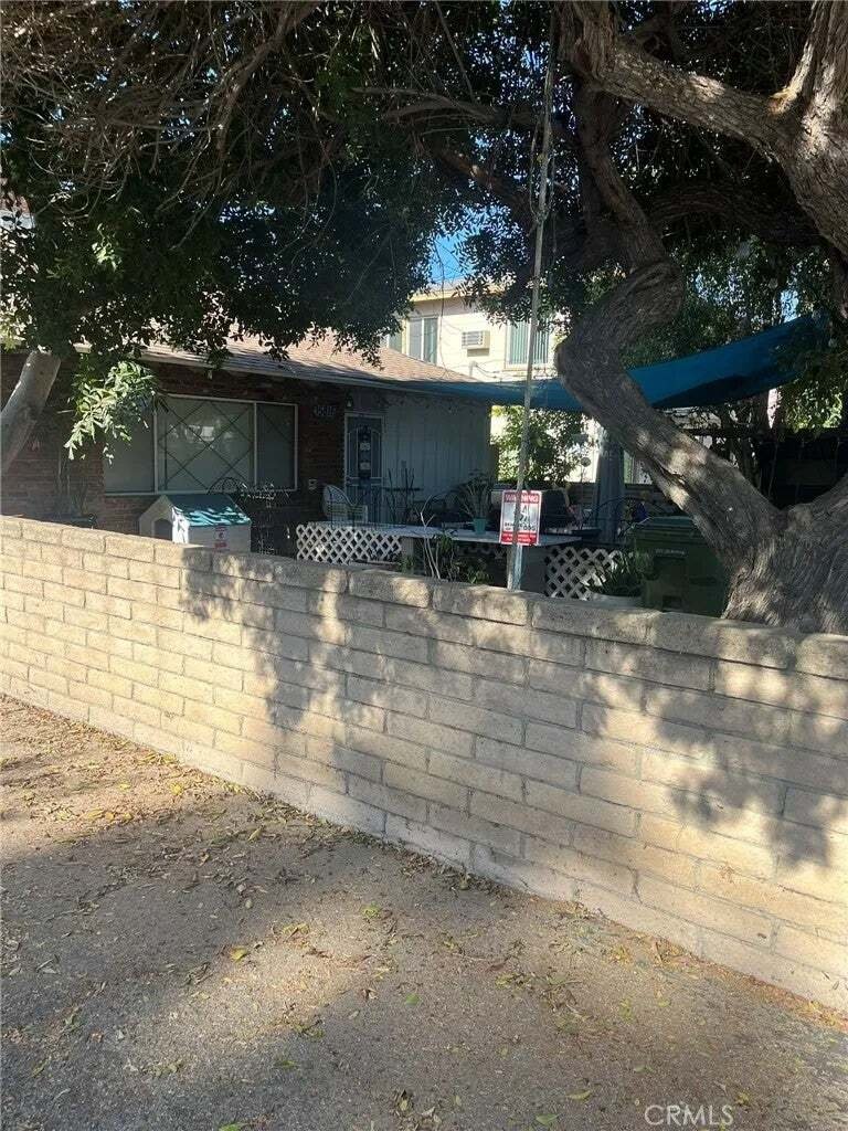 Los Angeles, California, United States 1 - 18698256