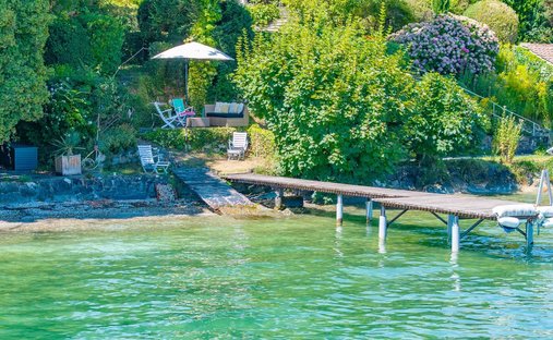 House in Dully, Vaud, Switzerland 1