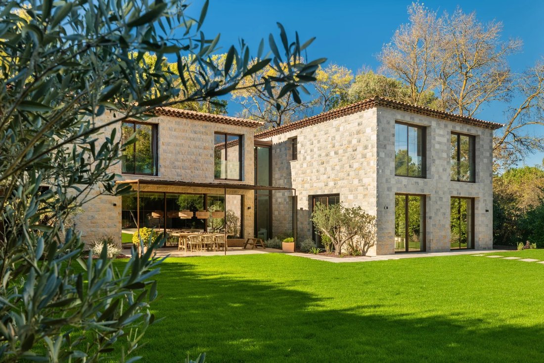Villa in Mougins, Provence-Alpes-Côte d'Azur, France 2 - 18695954