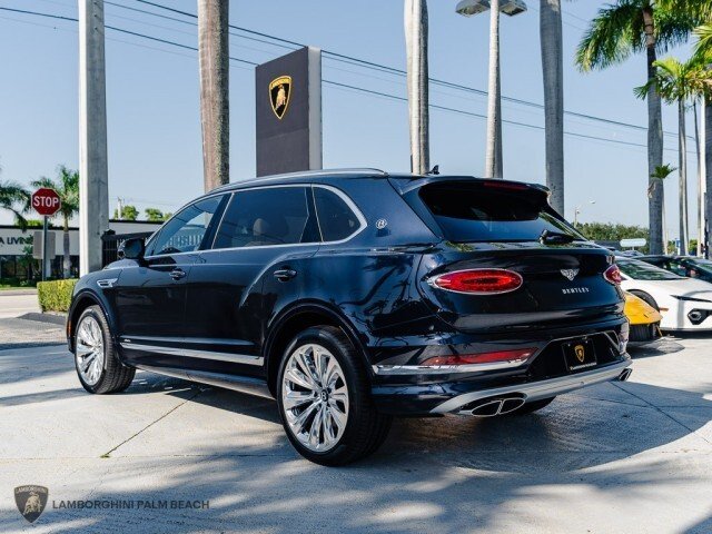 Suv in Palm Beach, FL, United States 3 - 18695992