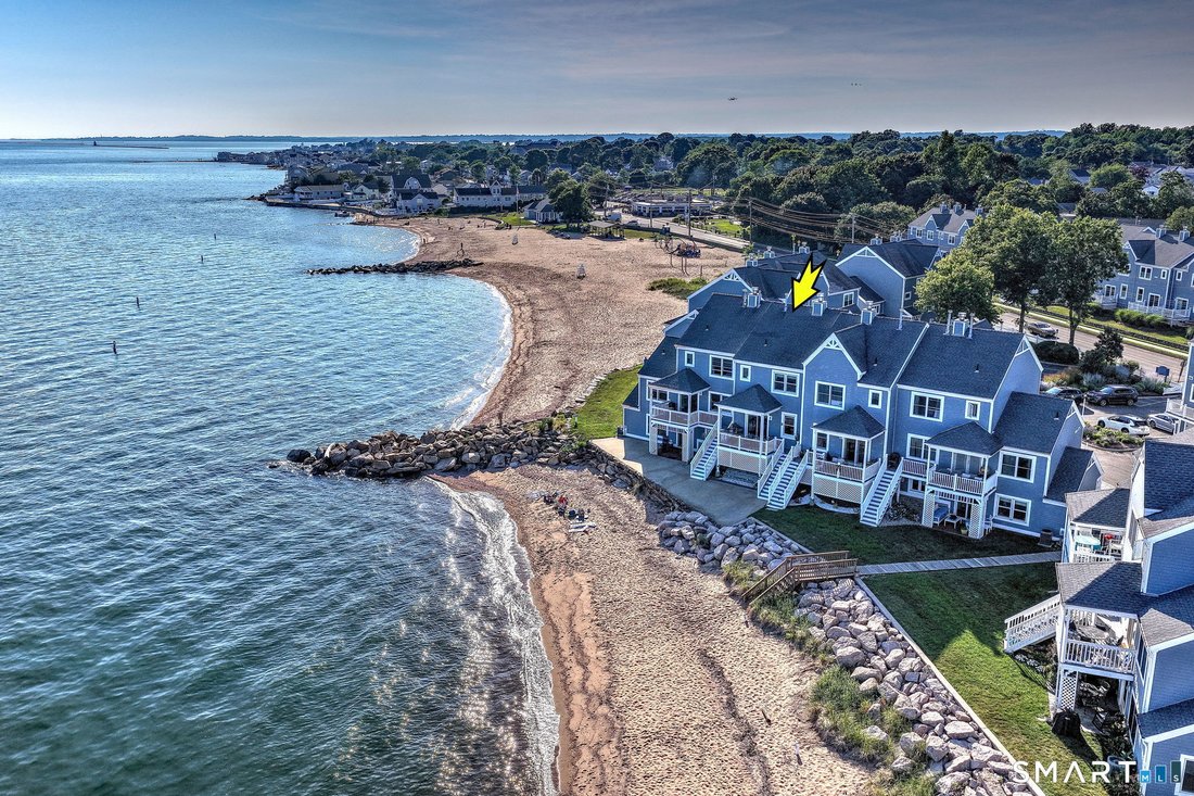 Condo in East Haven, Connecticut, United States 1 - 18697971