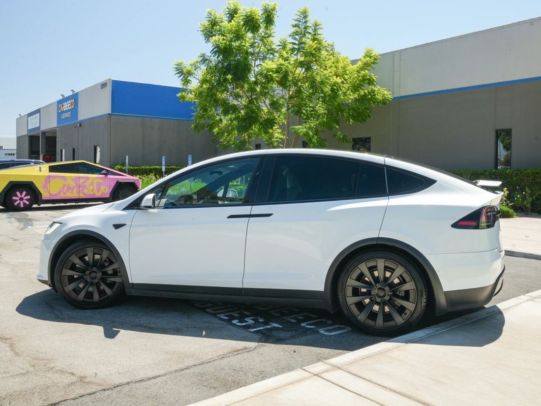 Suv in Costa Mesa, CA, United States 4 - 18679633