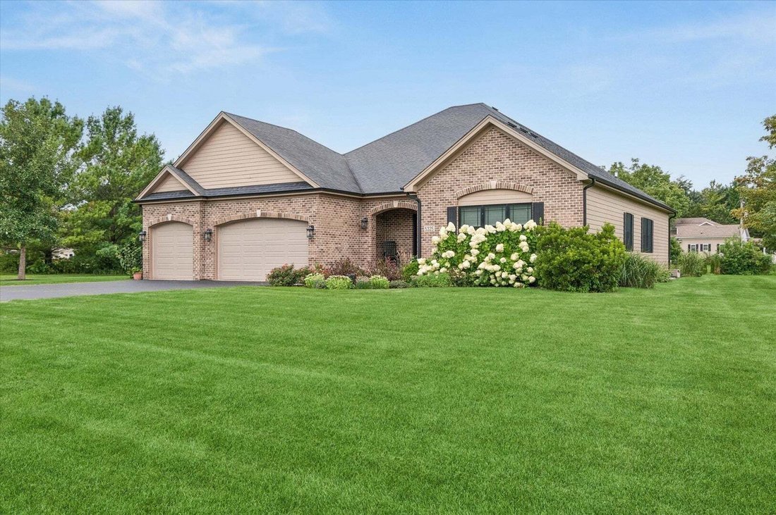 House in Oswego, Illinois, United States 3 - 18697786